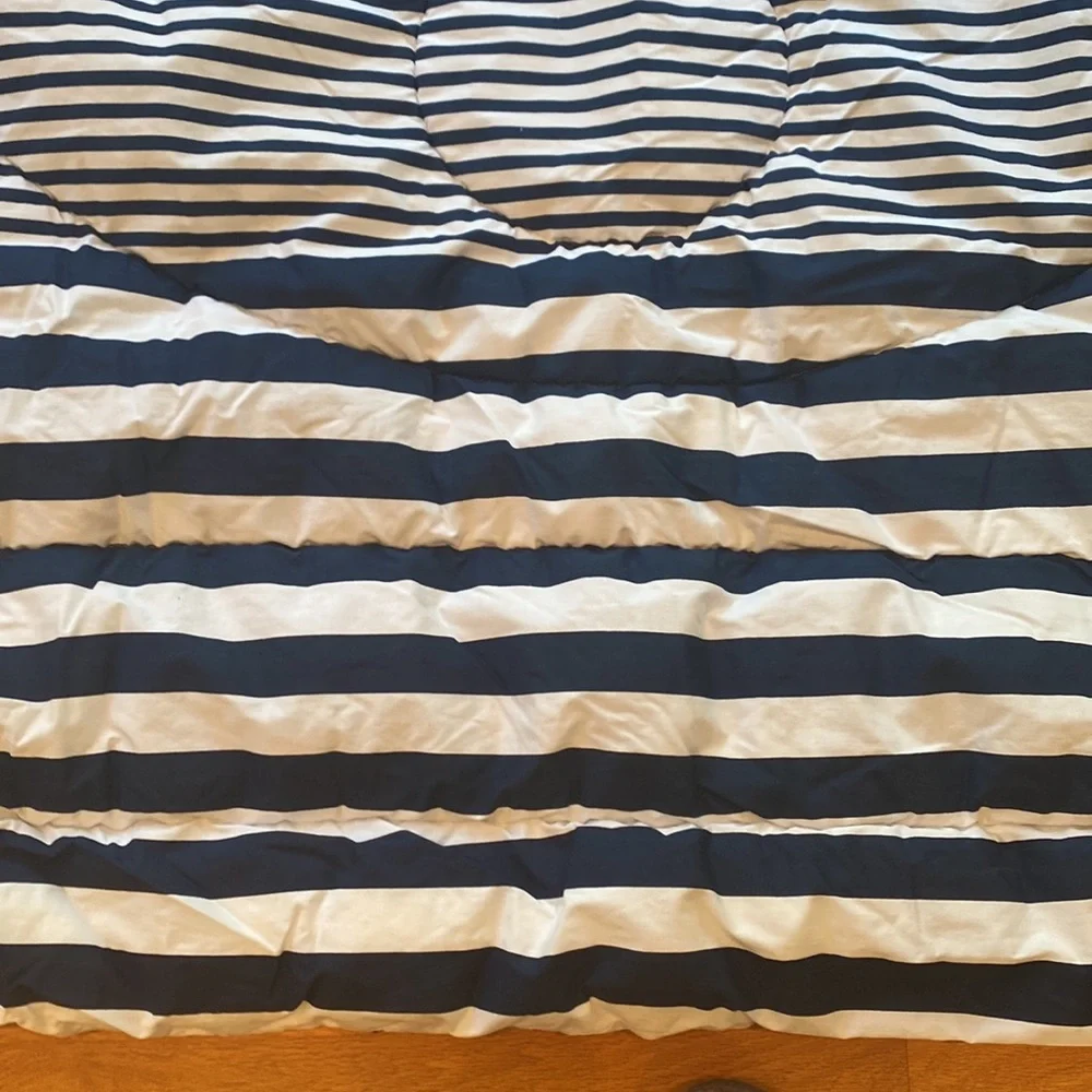 Fieldcrest Full/Queen comforter blue white striped